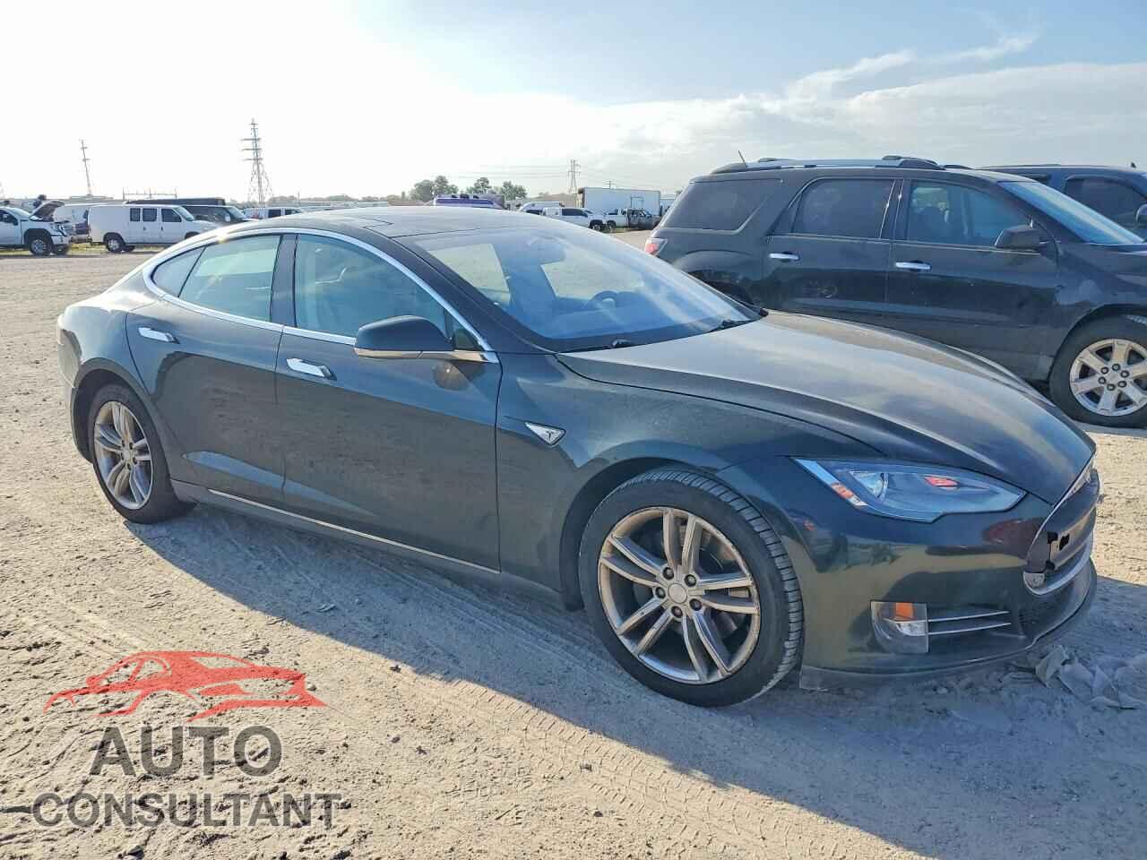 TESLA MODEL S 2013 - 5YJSA1CNXDFP09108