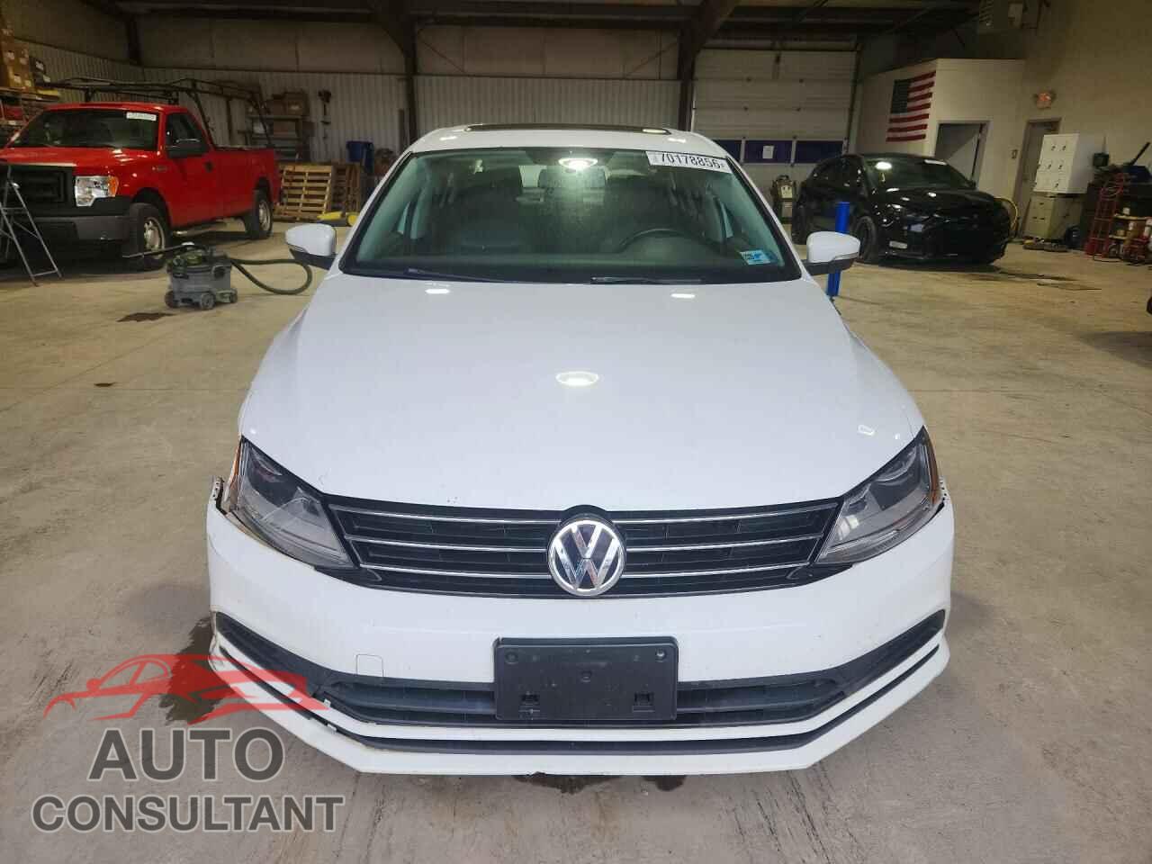 VOLKSWAGEN JETTA 2017 - 3VWDB7AJ1HM360573