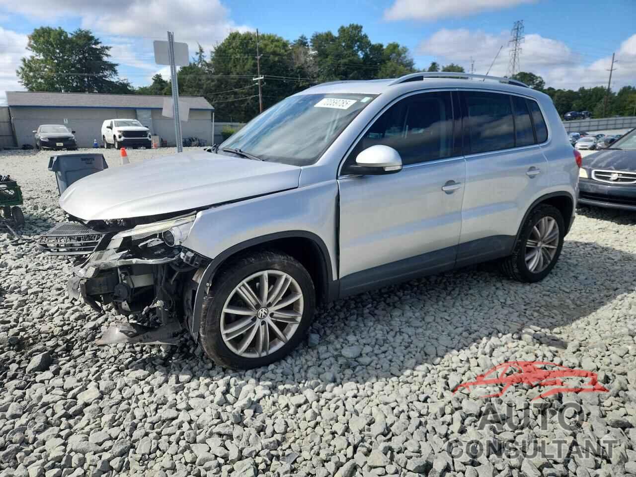 VOLKSWAGEN TIGUAN 2011 - WVGAV7AX5BW558271
