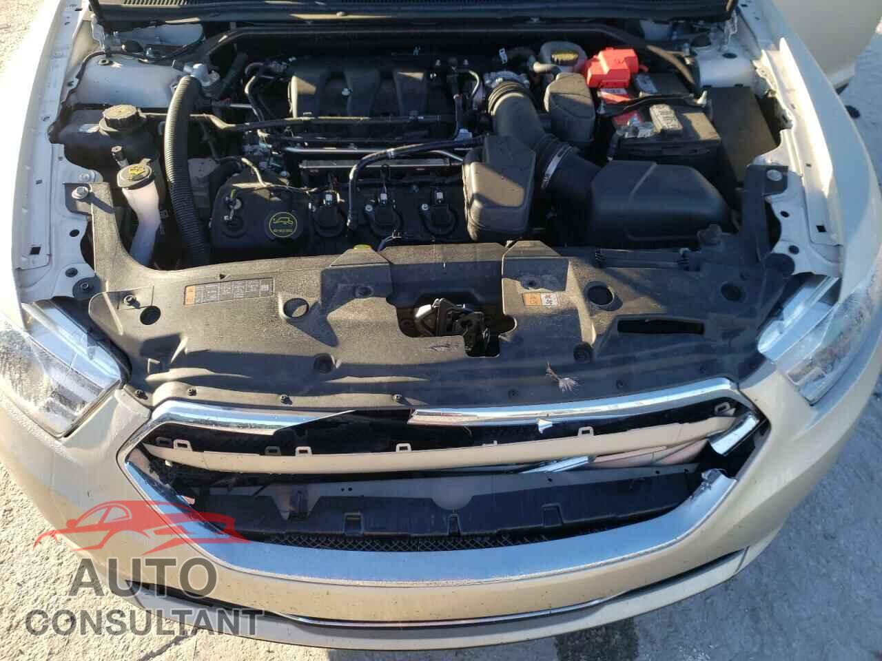 FORD TAURUS 2018 - 1FAHP2F85JG124853