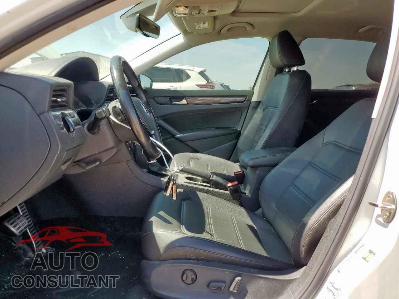 VOLKSWAGEN PASSAT 2020 - 1VWMA7A35LC020728