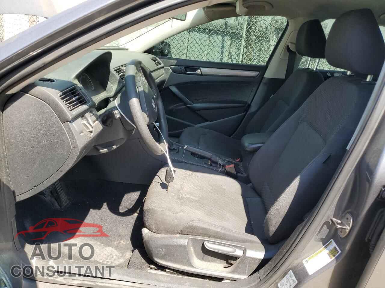 VOLKSWAGEN PASSAT 2013 - 1VWAP7A30DC082542