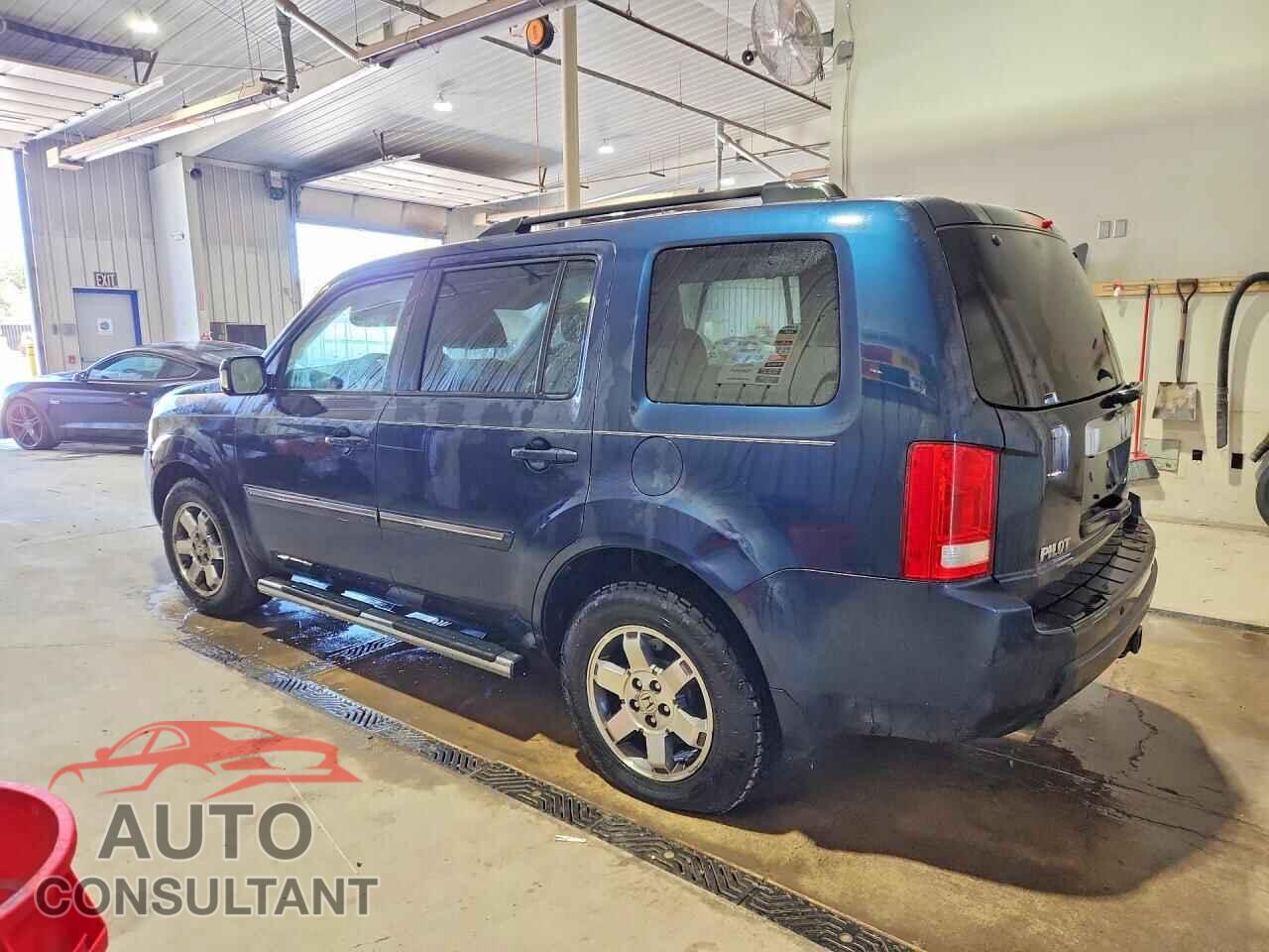 HONDA PILOT 2011 - 5FNYF4H99BB011076