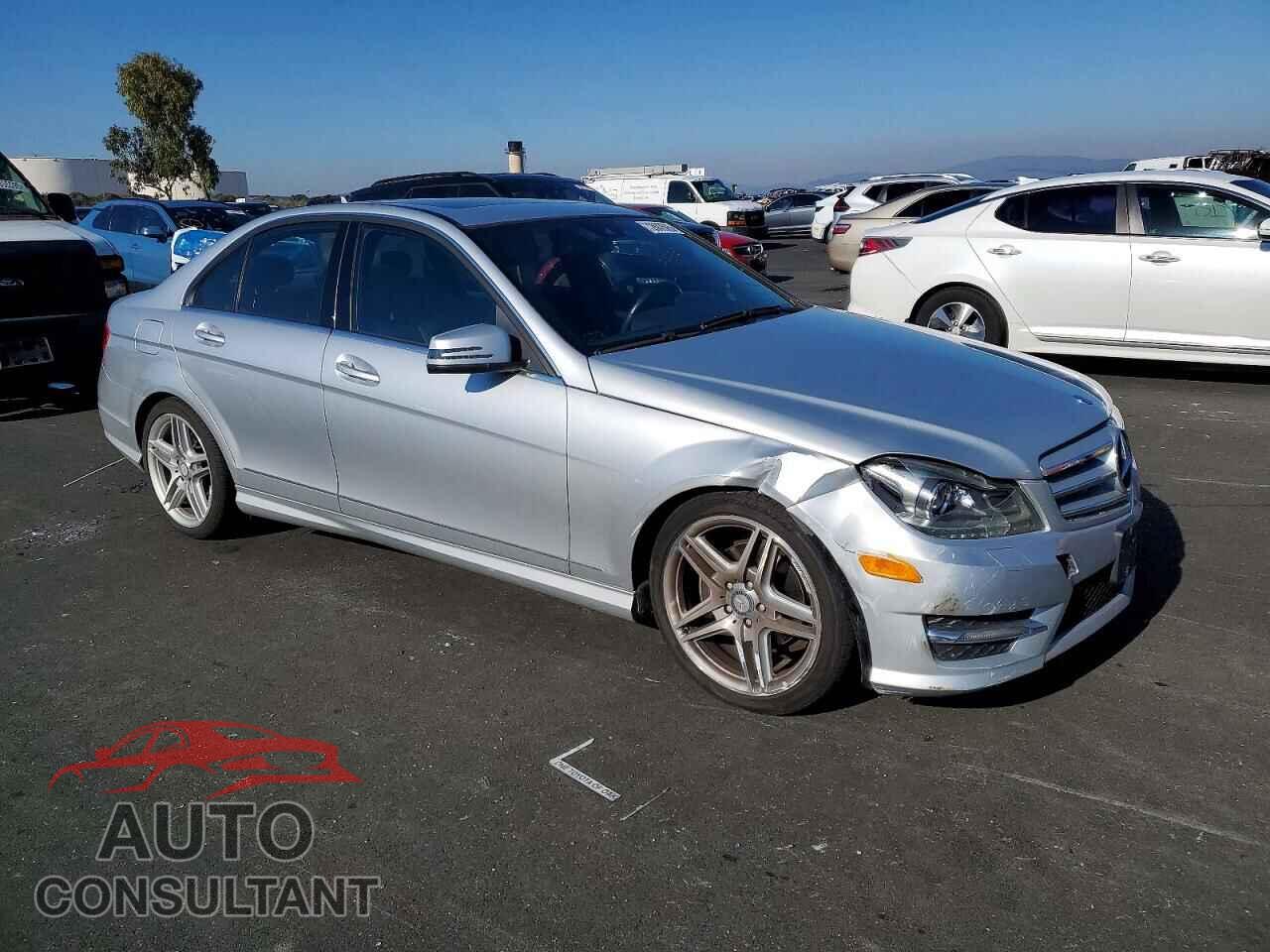 MERCEDES-BENZ C-CLASS 2012 - WDDGF8BB6CA724693