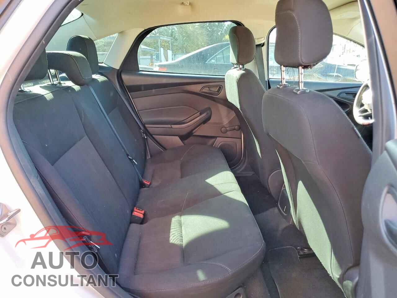 FORD FOCUS 2017 - 1FADP3E22HL348181