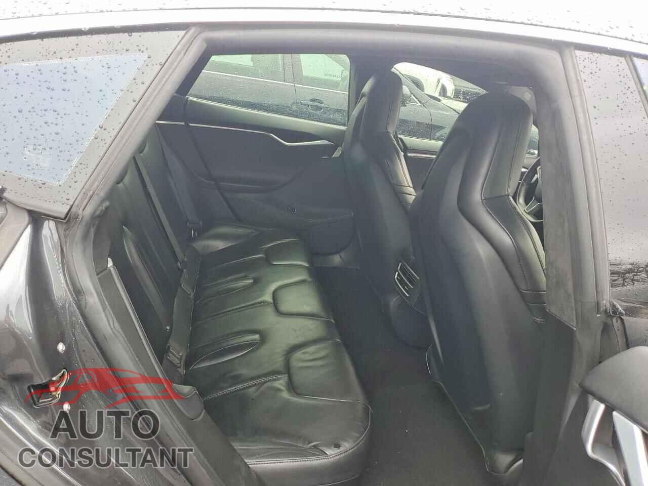 TESLA MODEL S 2015 - 5YJSA1E21FF112323