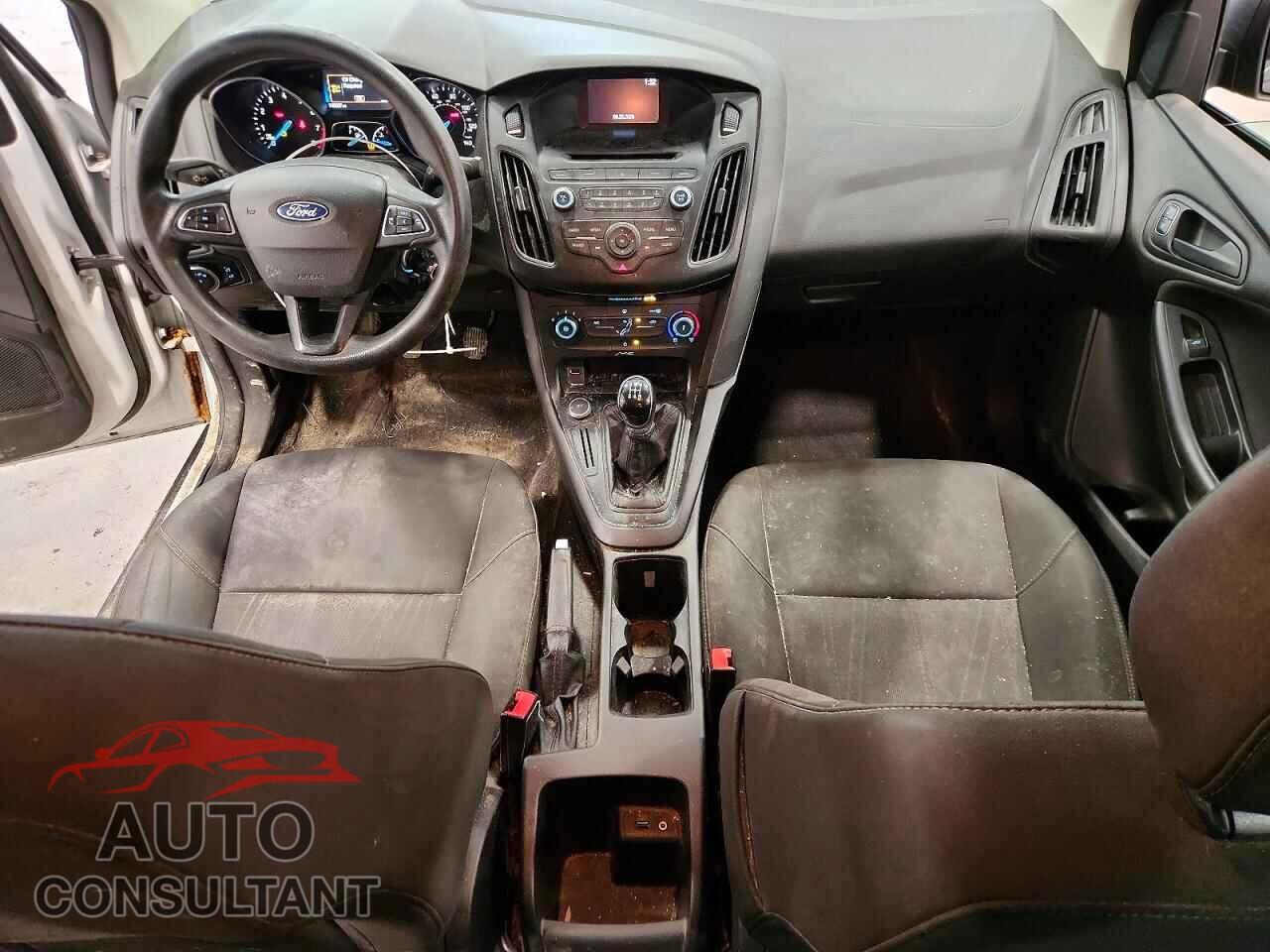 FORD FOCUS 2017 - 1FADP3E28HL297432