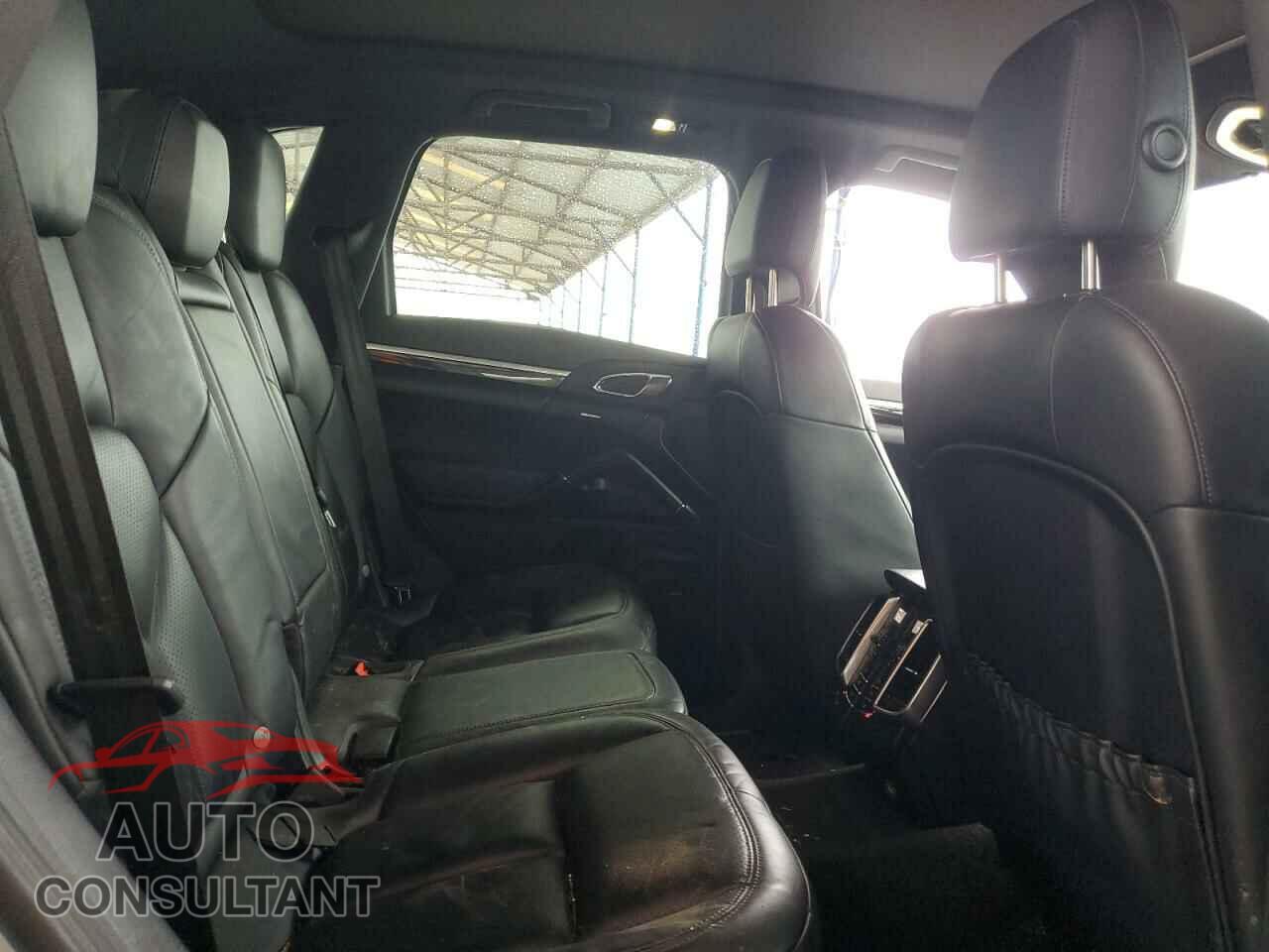 PORSCHE CAYENNE 2016 - WP1AB2A2XGLA93014