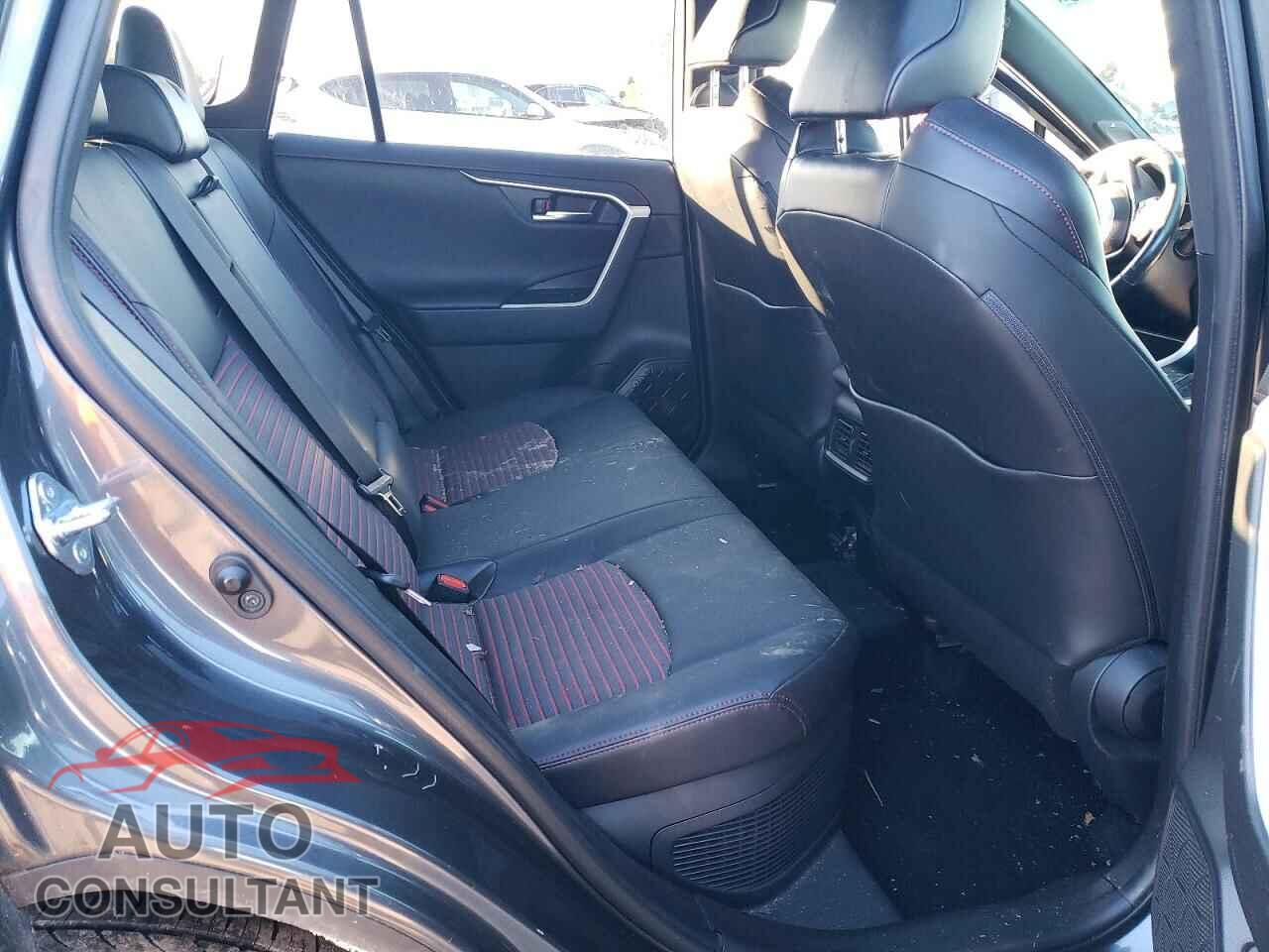 TOYOTA RAV4 2021 - JTMEB3FV5MD011854