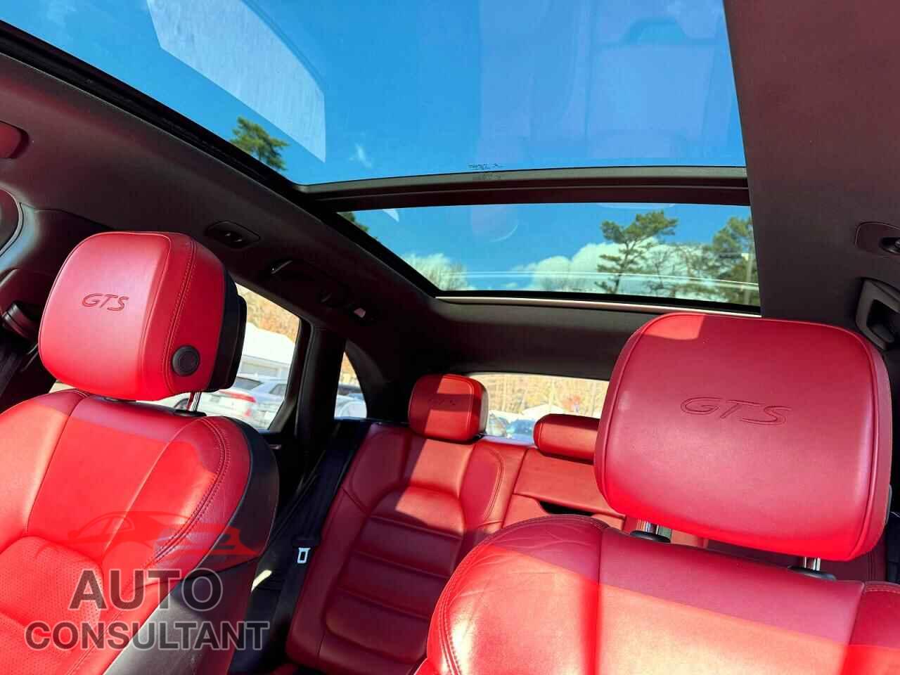 PORSCHE MACAN 2017 - WP1AG2A55HLB56520