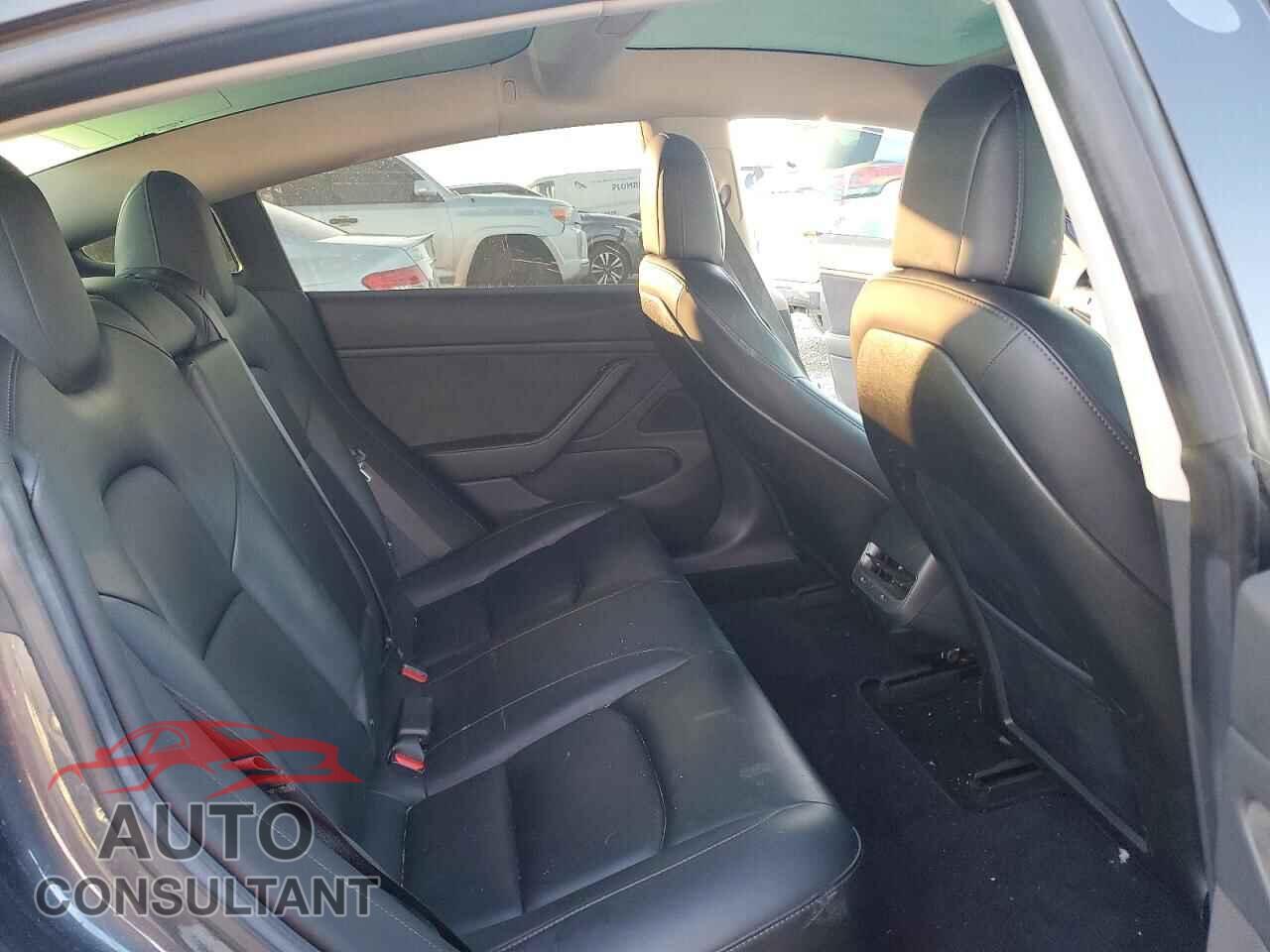 TESLA MODEL 3 2018 - 5YJ3E1EA0JF023724