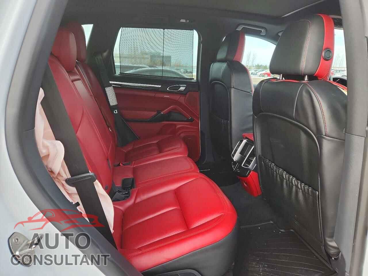 PORSCHE CAYENNE 2017 - WP1AA2A25HKA90144