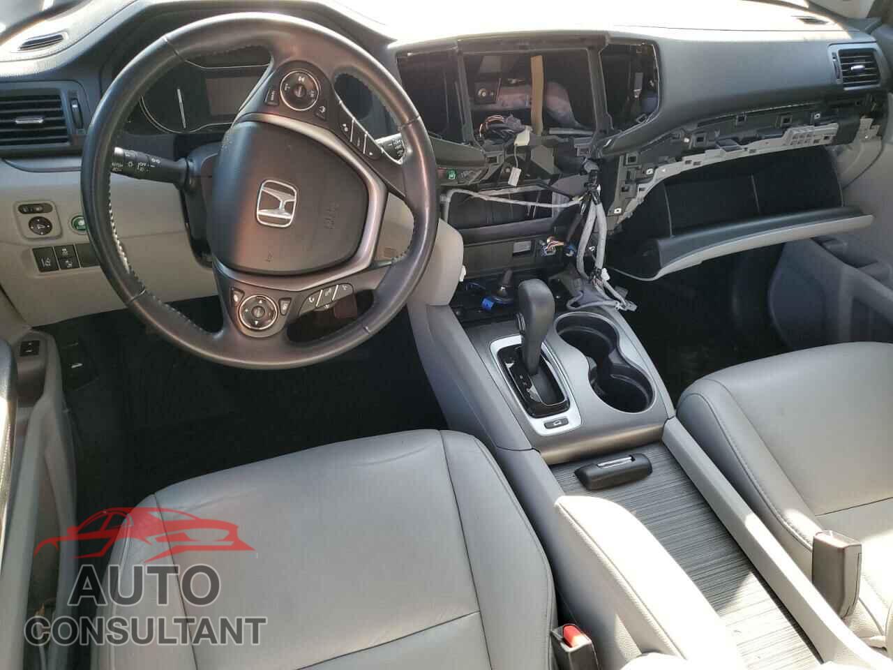 HONDA PILOT 2017 - 5FNYF6H68HB001679