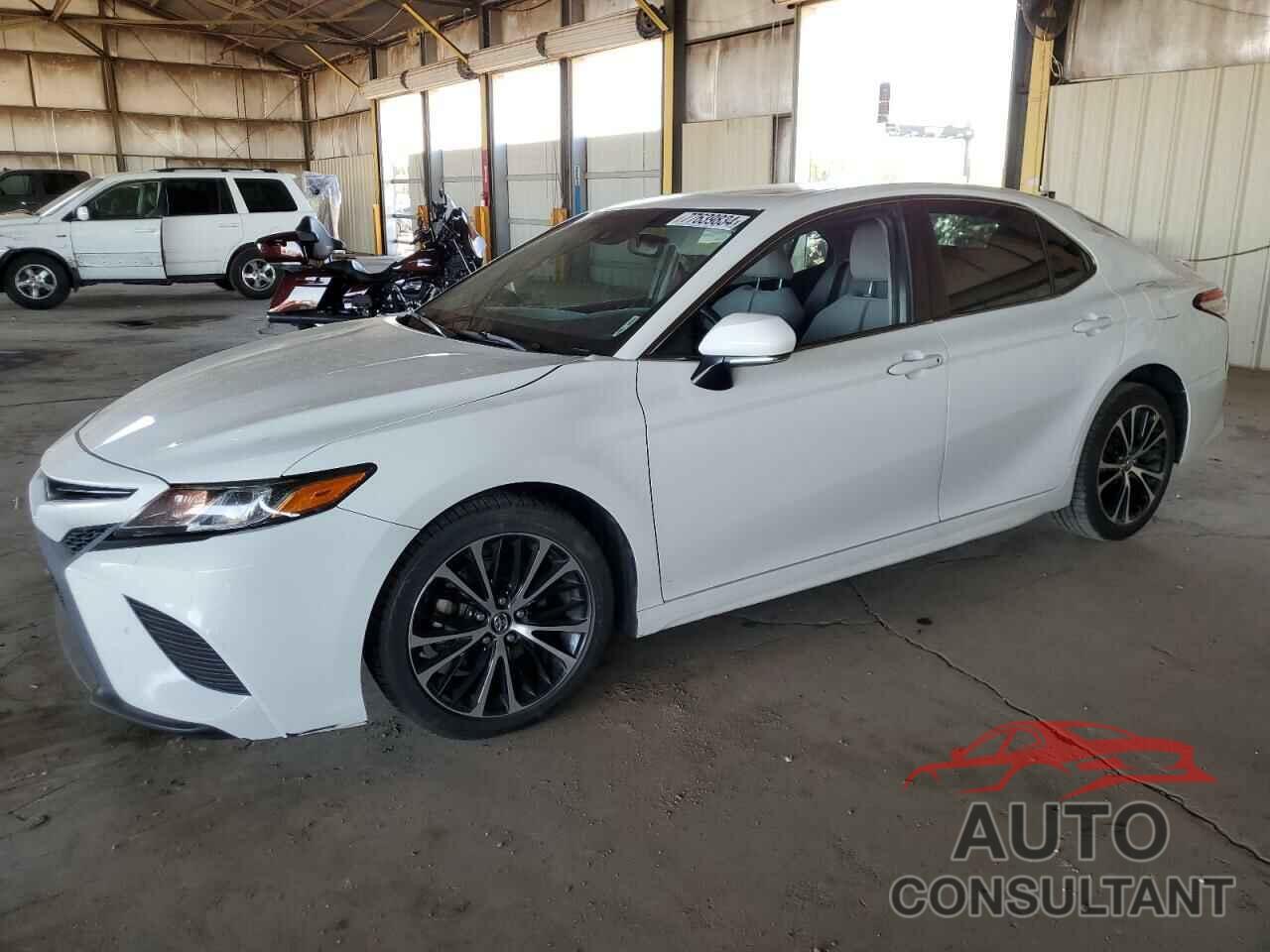 TOYOTA CAMRY 2018 - 4T1B11HK8JU046652