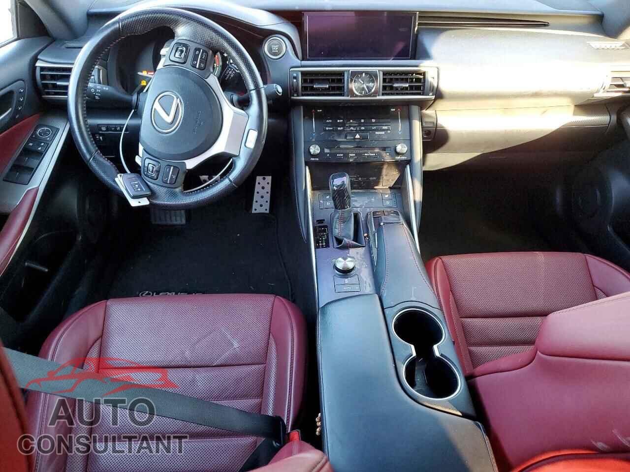 LEXUS IS 2018 - JTHBA1D20J5077428