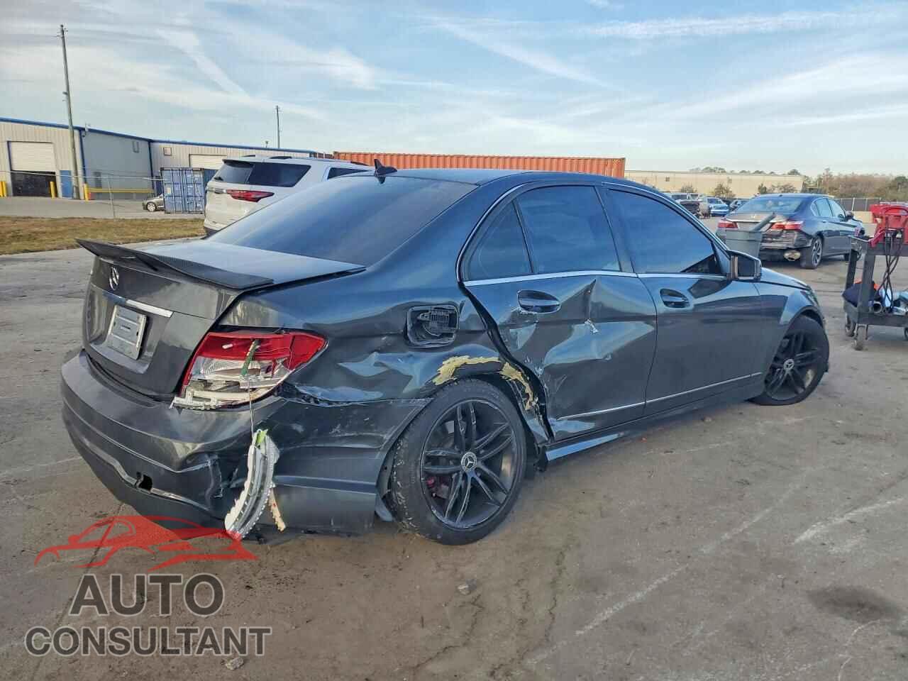 MERCEDES-BENZ C-CLASS 2013 - WDDGF4HB7DR257450