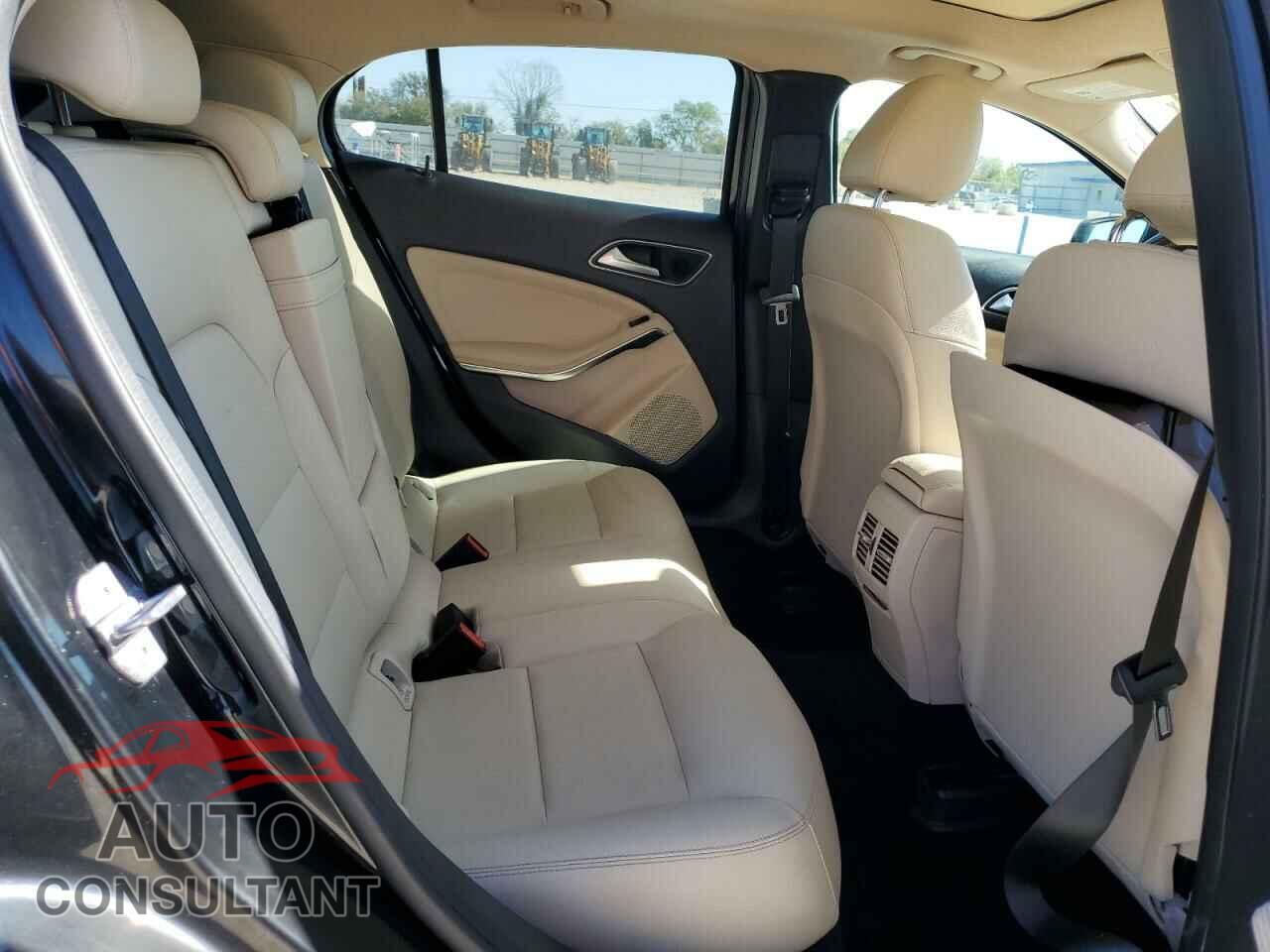 MERCEDES-BENZ GLA-CLASS 2019 - WDCTG4EBXKJ553076