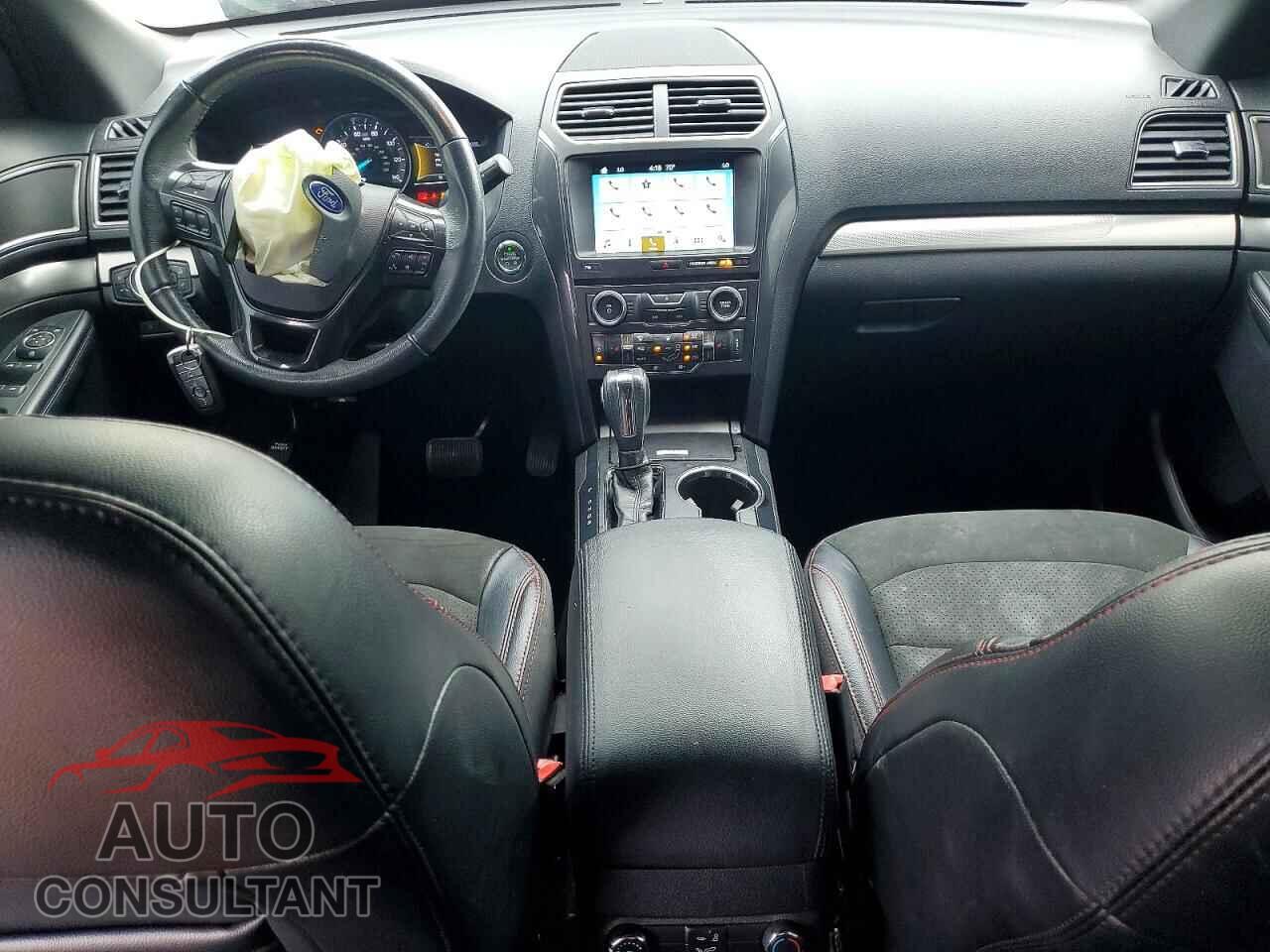 FORD EXPLORER 2018 - 1FM5K7D83JGA52431