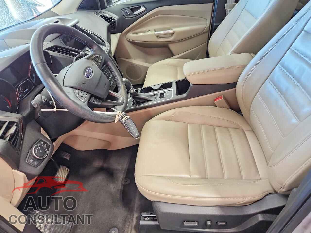 FORD ESCAPE 2017 - 1FMCU0JD9HUD84752