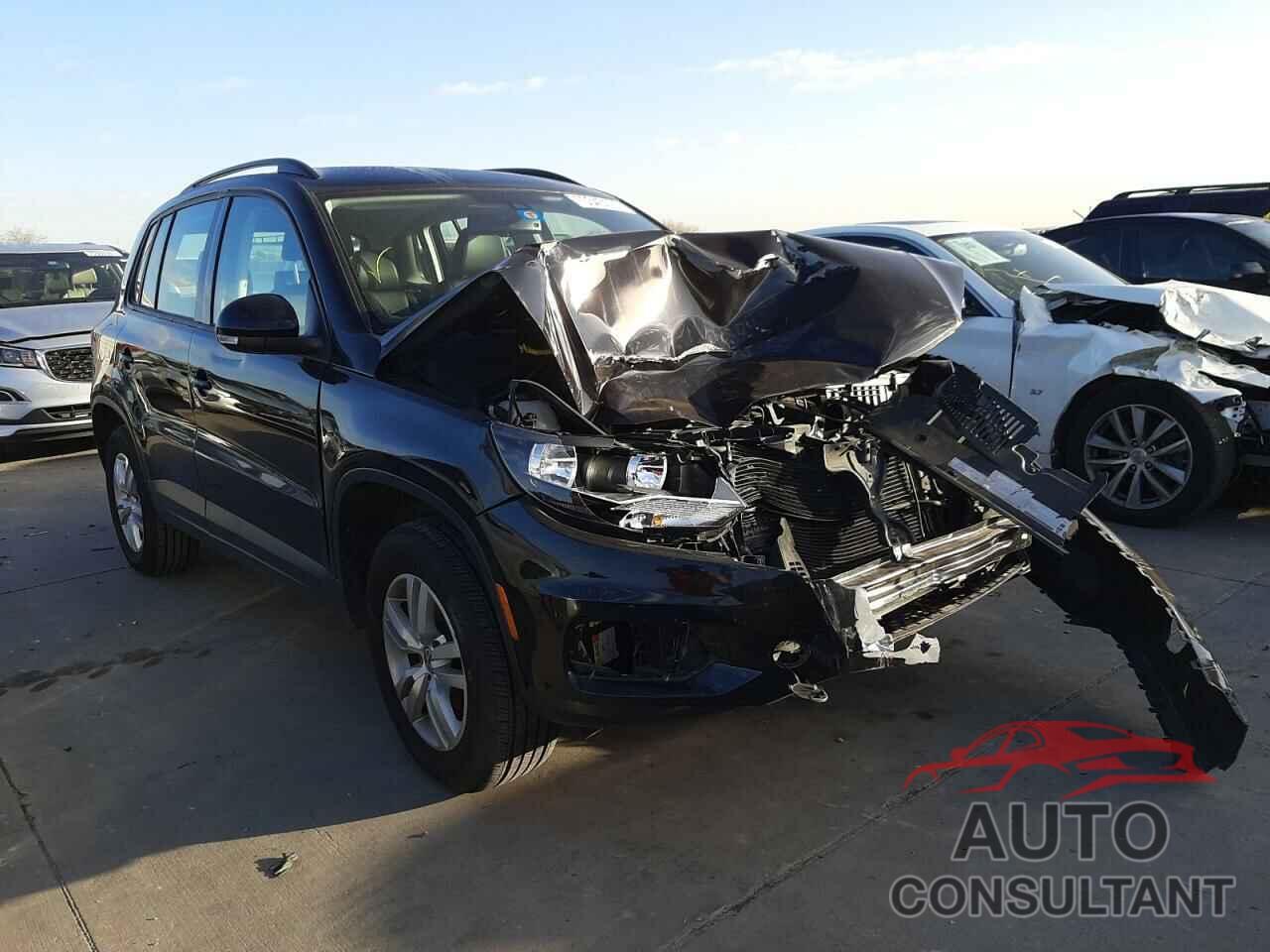 VOLKSWAGEN TIGUAN 2017 - WVGAV7AX6HK029749