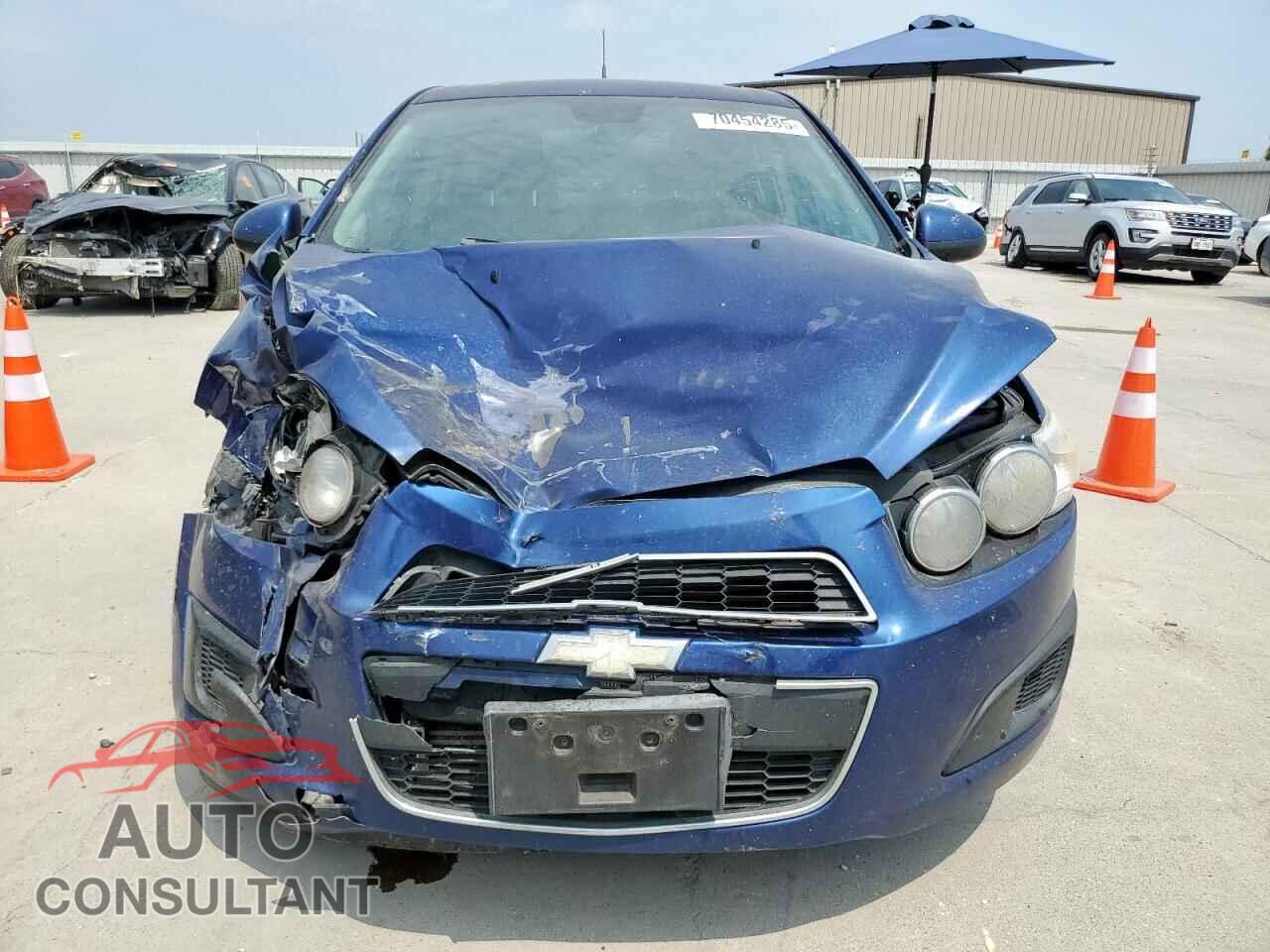 CHEVROLET SONIC 2013 - 1G1JC5SB4D4177066