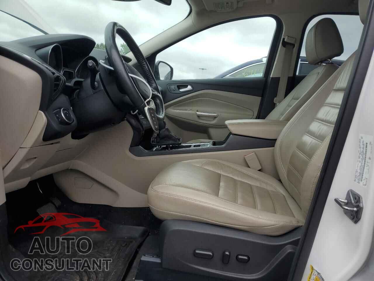 FORD ESCAPE 2017 - 1FMCU0J98HUB19445