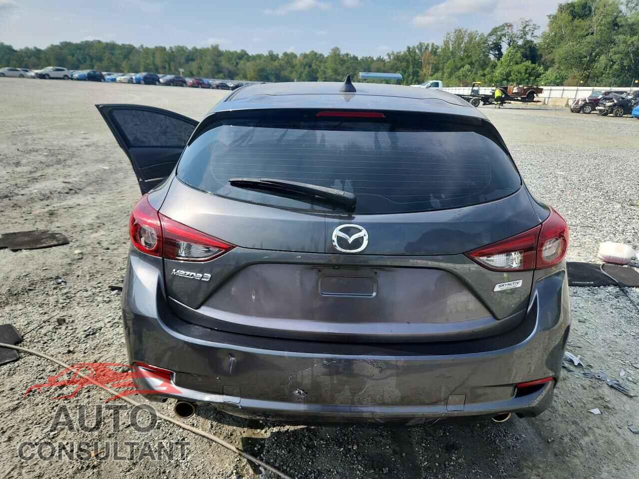 MAZDA 3 2018 - 3MZBN1M39JM209561