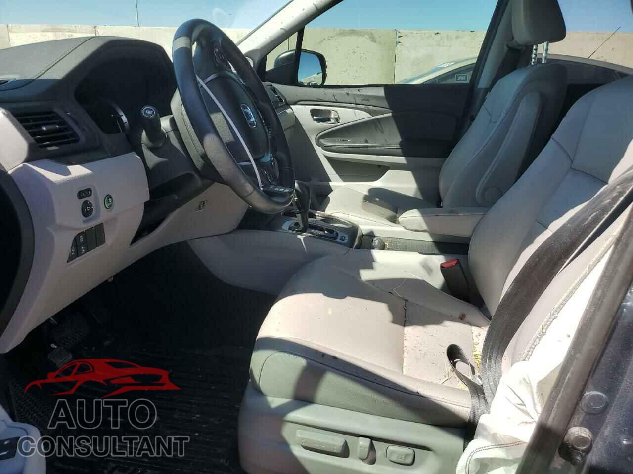 HONDA PILOT 2017 - 5FNYF6H63HB082266