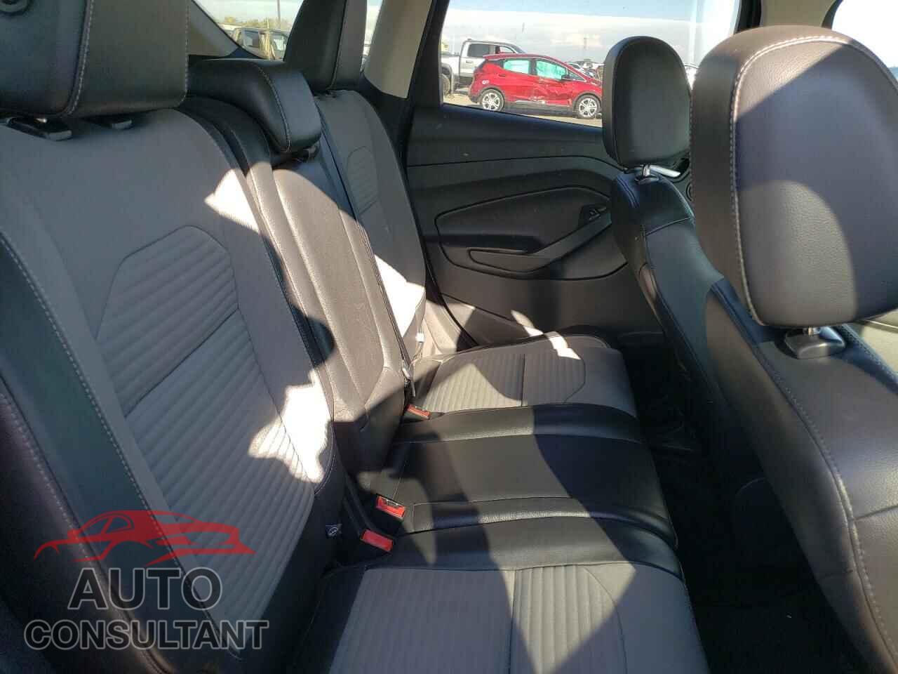 FORD ESCAPE 2017 - 1FMCU9JD2HUC02846