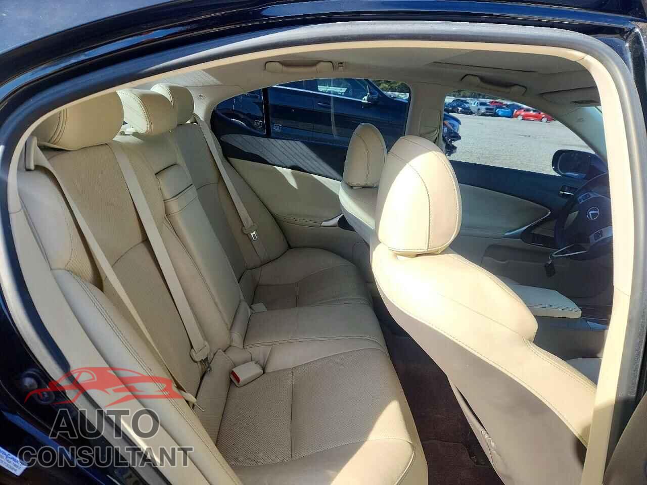 LEXUS IS 2011 - JTHCF5C25B5050550