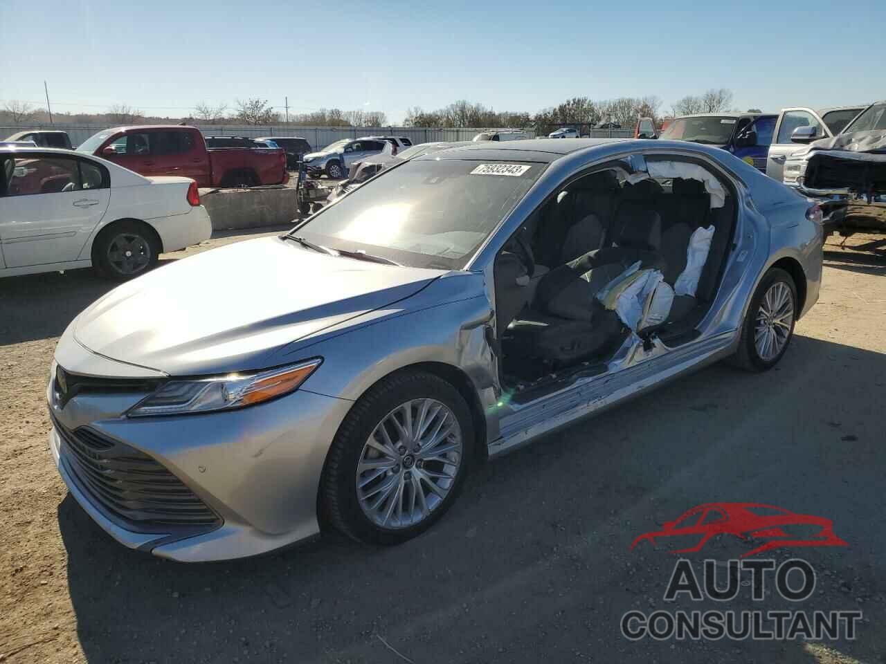 TOYOTA CAMRY 2018 - 4T1B11HK2JU047344
