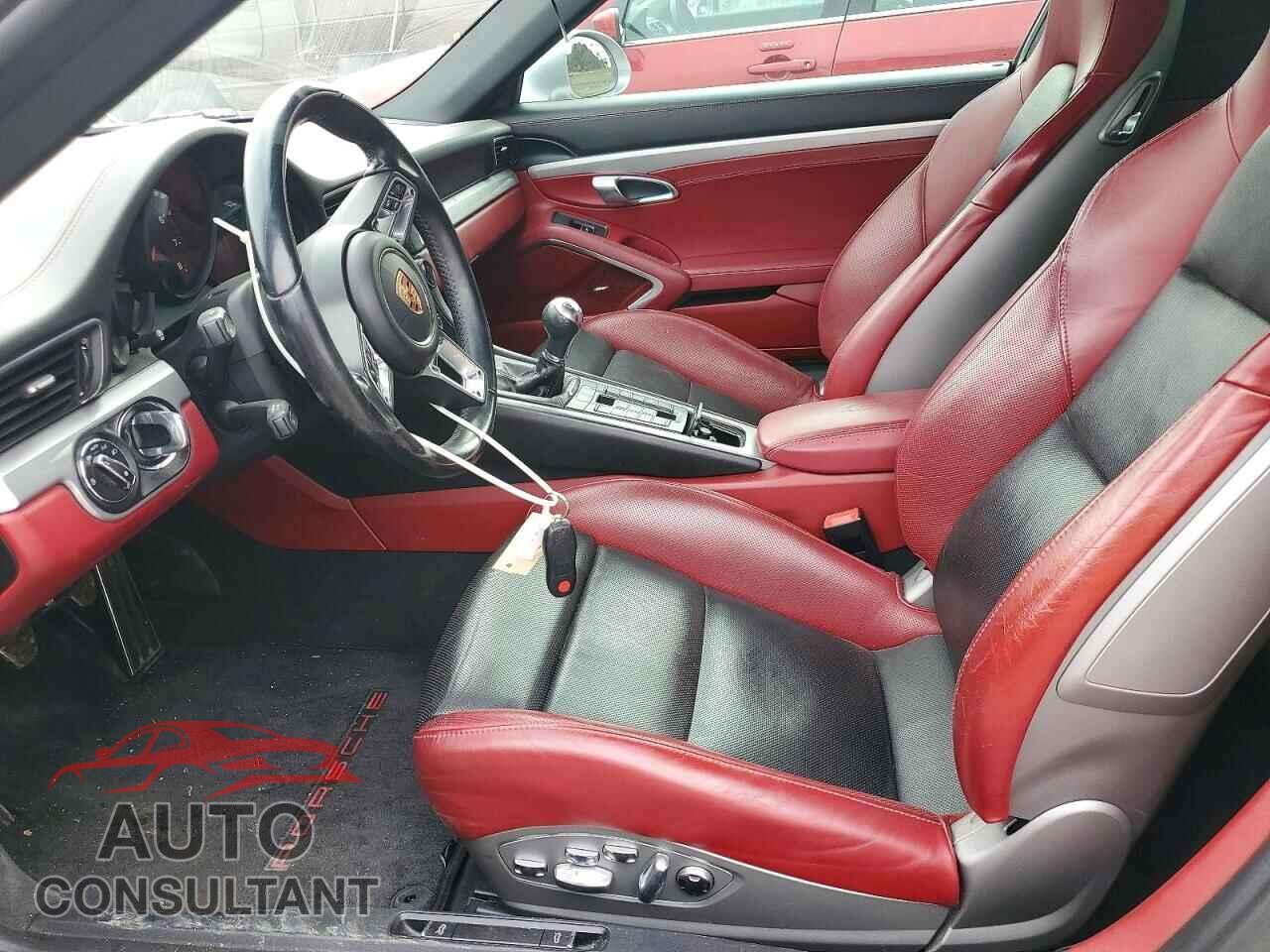 PORSCHE 911 2018 - WP0BB2A98JS134997