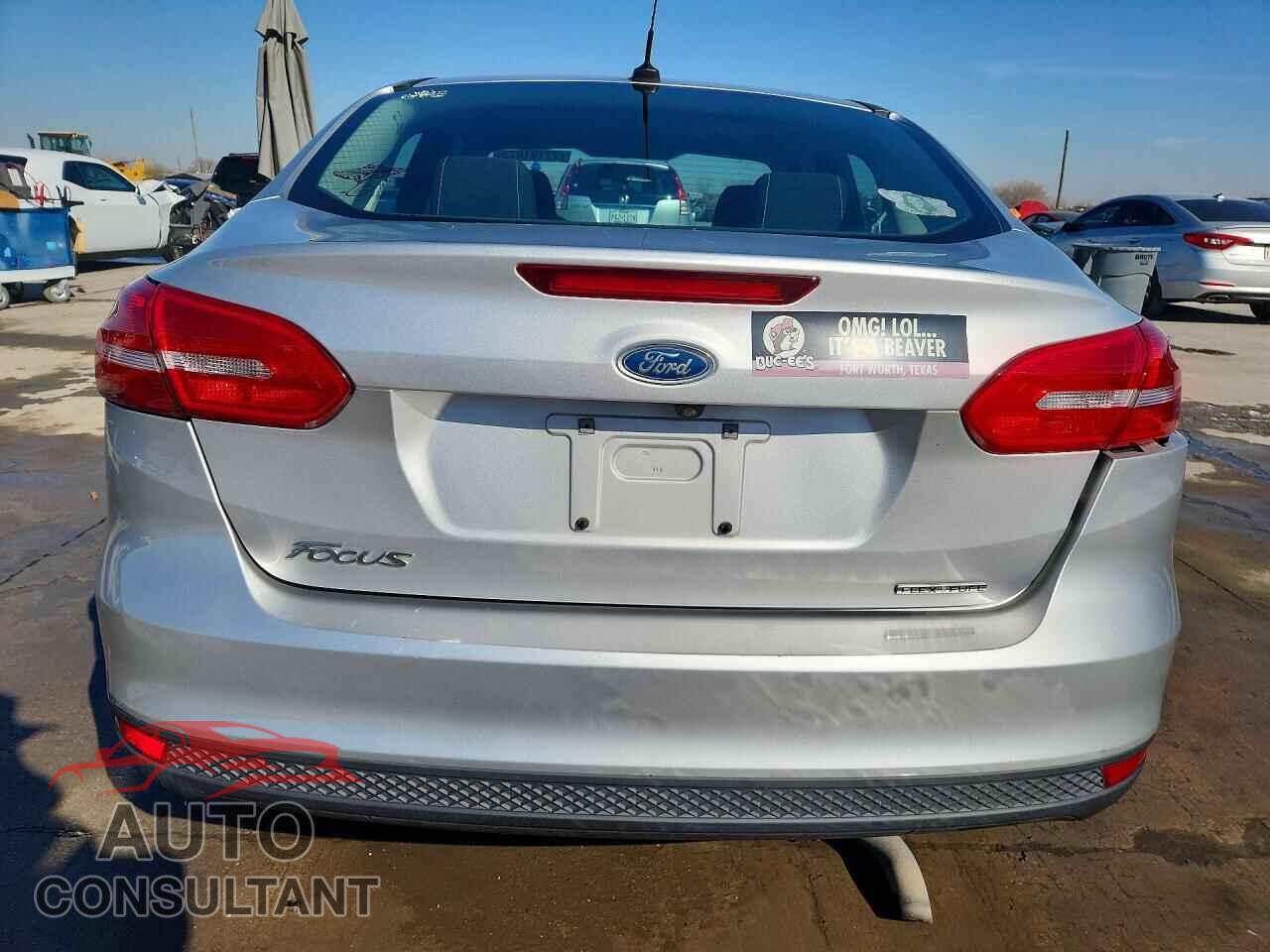 FORD FOCUS 2015 - 1FADP3E28FL374507