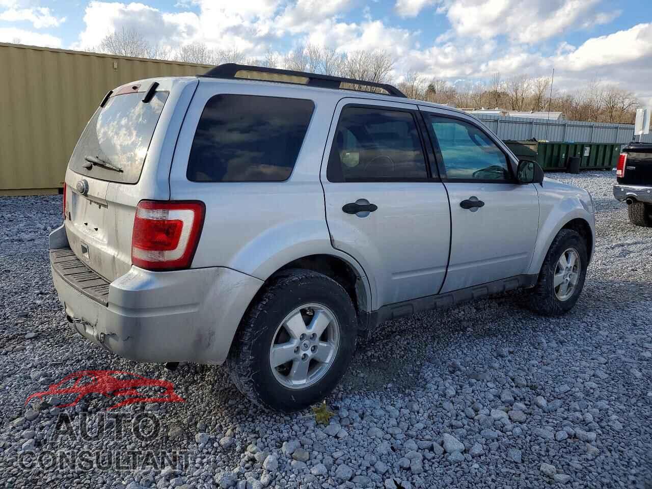 FORD ESCAPE 2011 - 1FMCU0D79BKC40577