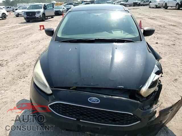 FORD FOCUS 2017 - 1FADP3E25HL244378