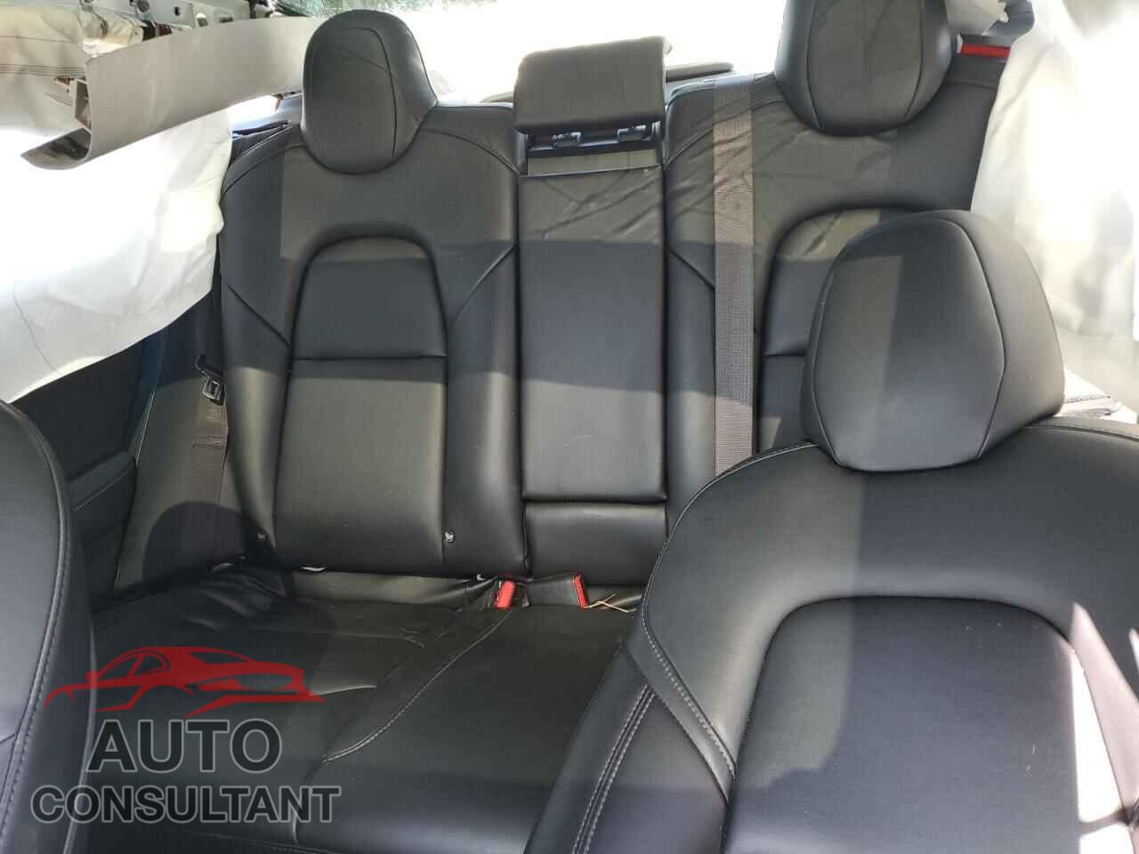 TESLA MODEL 3 2018 - 5YJ3E1EA1JF164737