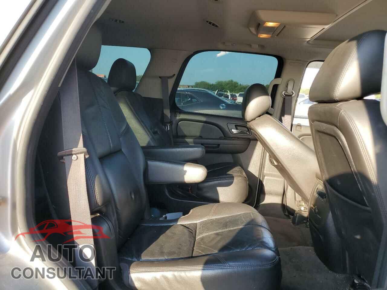 CHEVROLET TAHOE 2011 - 1GNSCBE04BR287403