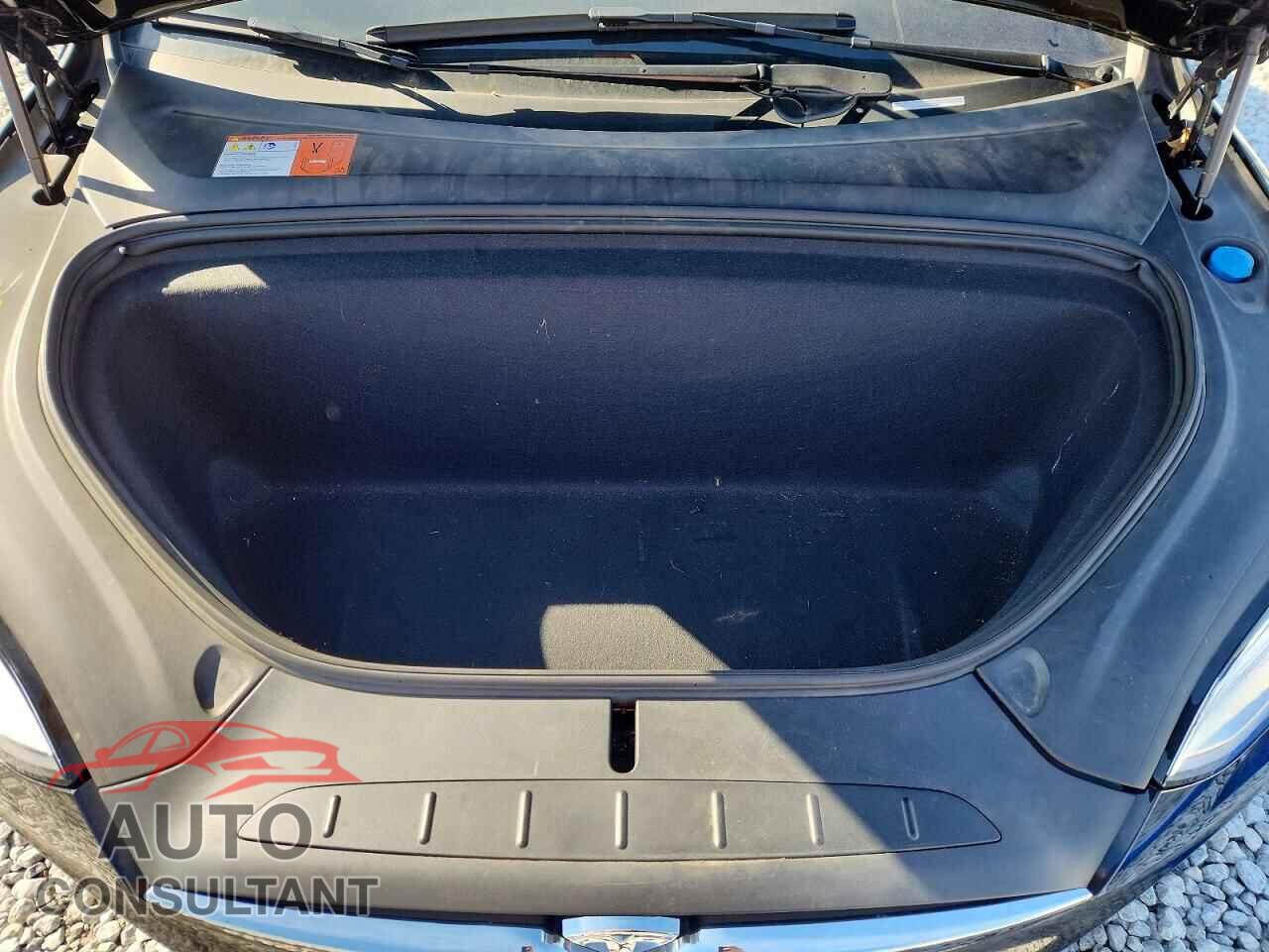 TESLA MODEL X 2017 - 5YJXCBE21HF051158