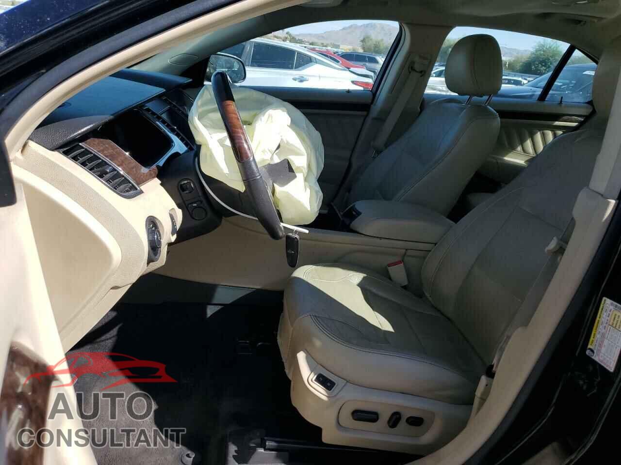 FORD TAURUS 2018 - 1FAHP2F82JG110313