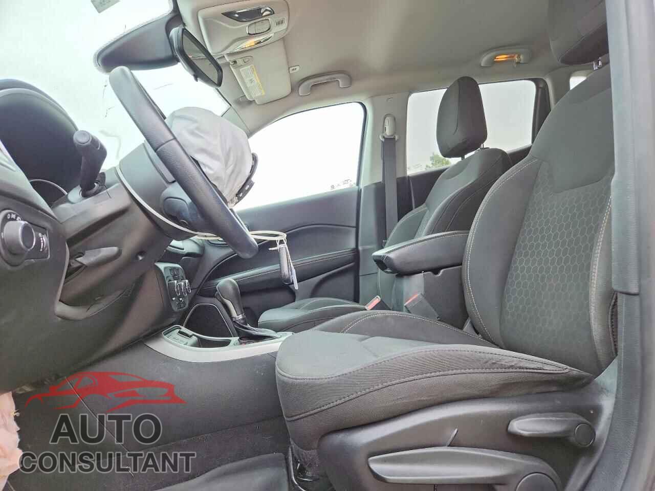 JEEP COMPASS 2018 - 3C4NJCAB2JT123906