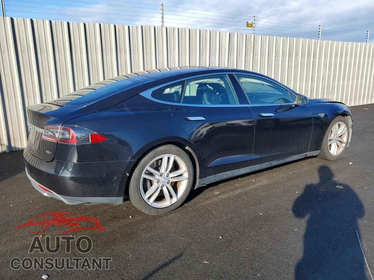 TESLA MODEL S 2015 - 5YJSA1E28FF115249