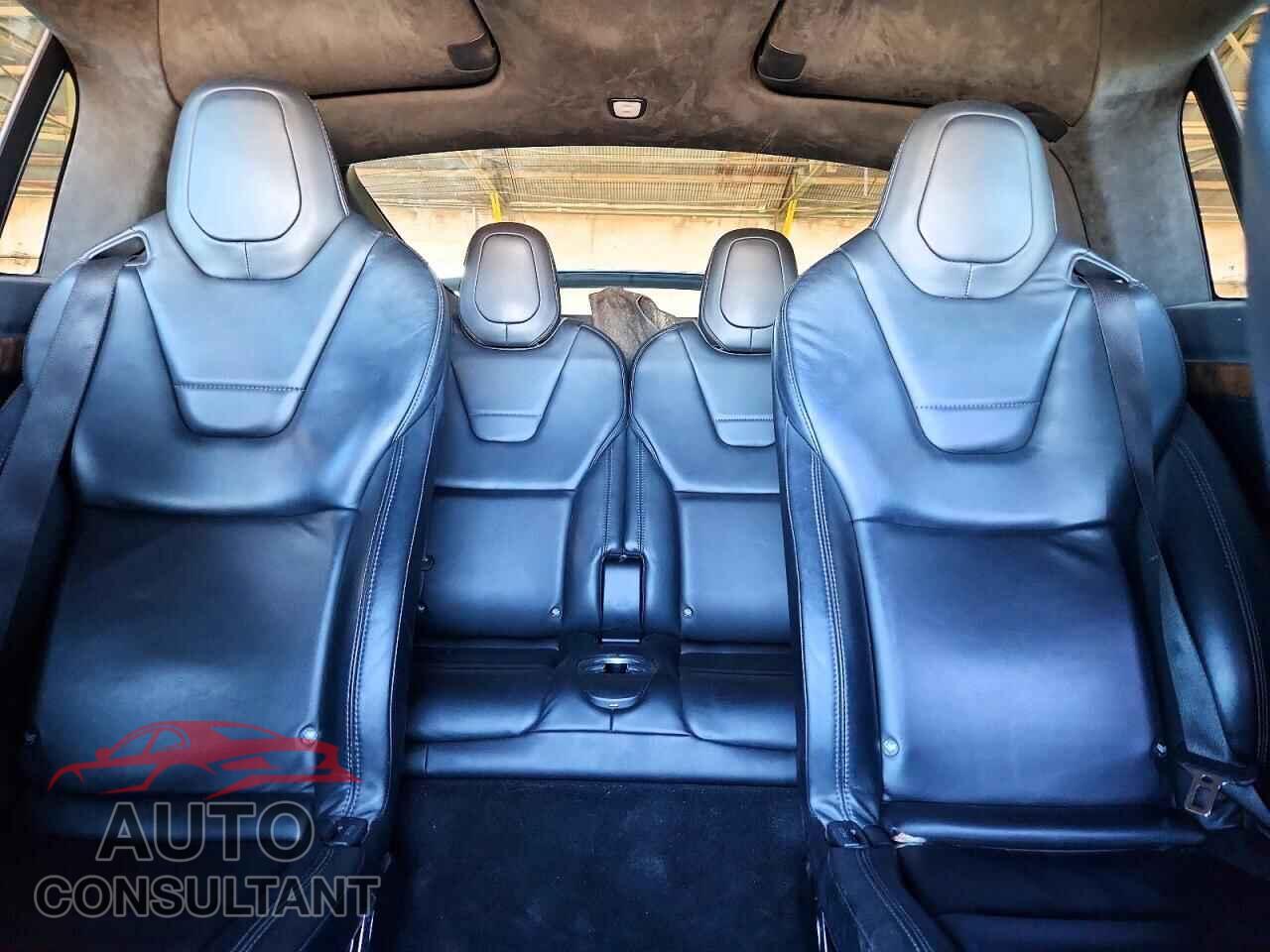 TESLA MODEL X 2017 - 5YJXCBE21HF035655