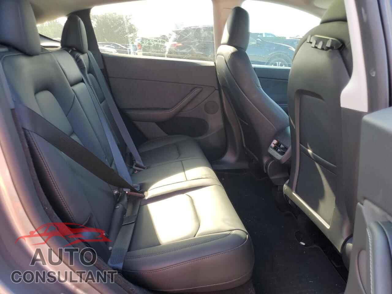 TESLA MODEL Y 2025 - 7SAYGDEE9SA357174