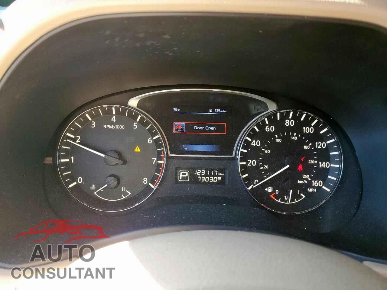 NISSAN PATHFINDER 2015 - 5N1AR2MN7FC617572