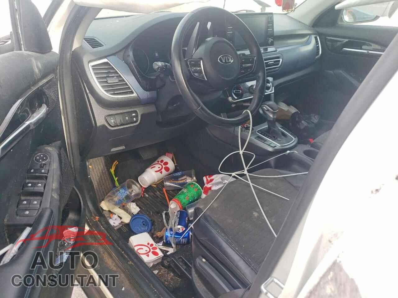KIA SELTOS 2021 - KNDEU2AA0M7205294