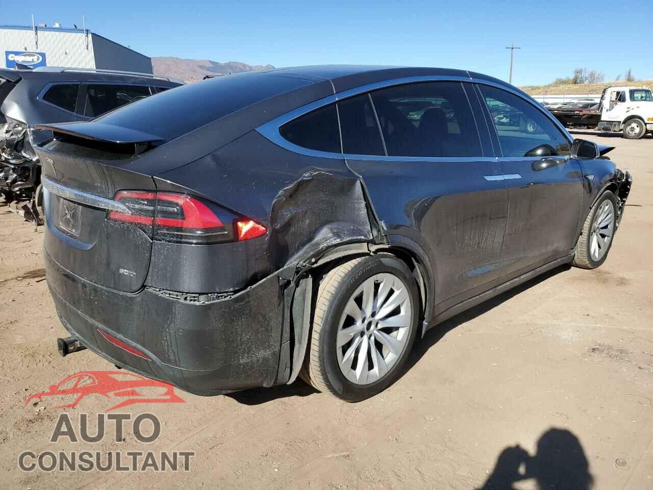 TESLA MODEL X 2016 - 5YJXCBE21GF012892