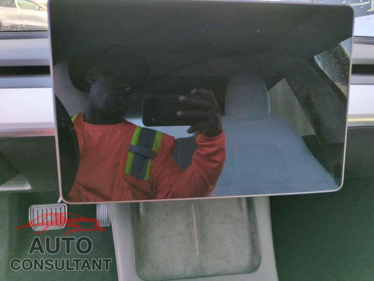 TESLA MODEL 3 2021 - 5YJ3E1EB3MF836956