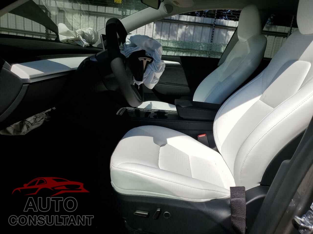 TESLA MODEL Y 2024 - 7SAYGAEE2RF194766