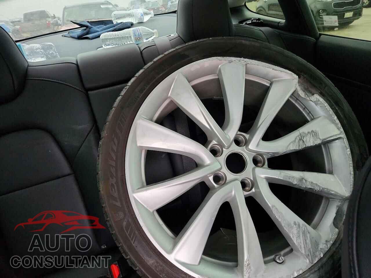 TESLA MODEL 3 2019 - 5YJ3E1EB2KF210604