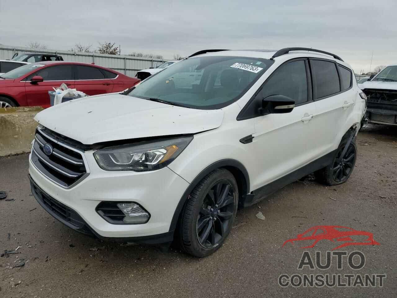 FORD ESCAPE 2017 - 1FMCU0J90HUC49834